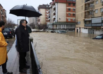 Lajm jo i mirë: Nga nesër paralajmërohen reshje të shiut, mund të ketë edhe përmbytje të shpejta