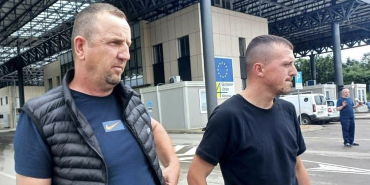 Flasin qytetarët e liruar nga Serbia: Policët serbë na thoshin se arrestimi është politik