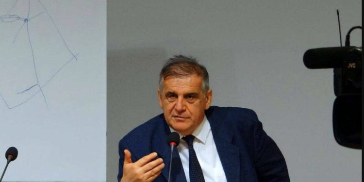 Nexhmedin Spahiu u hyn konspiracioneve: Mos e përjashtoni mundësinë e bombardimit të Prishtinës