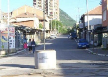 Tre persona e sulmojnë një femër në Lagjen e Boshnjakëve