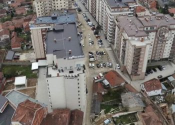 Rruga ‘Ali Zeneli’ tash edhe çerdhe e drogës, policia e ‘lidh’ përdoruesin e kokainës, ia zënë 3 qese