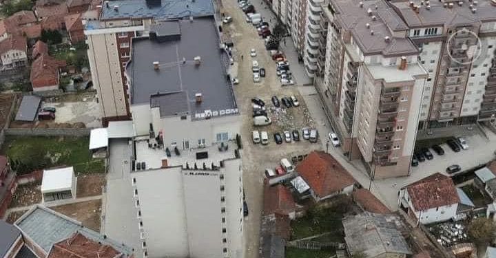 Rruga ‘Ali Zeneli’ tash edhe çerdhe e drogës, policia e ‘lidh’ përdoruesin e kokainës, ia zënë 3 qese