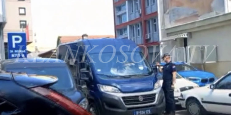 Policët e liruar nisen drejt Kosovës (VIDEO)
