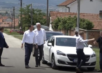 Peci e Ferizi inspektojnë punimet e sistemit të ujitjes në Vushtrri e Mitrovicë