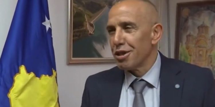 Kryetari i Zubin Potokut vazhdon punën nga Zyra për Komunitete