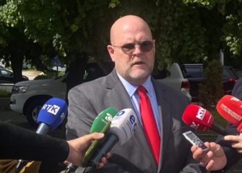 Hovenier thotë se nuk arriti t’ia ndryshoj mendjen Kurtit për veriun