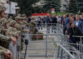 Çmenduria serbe: Fushatë e organizuar me thirrje për vrasjen e ushtarit amerikan në Veri