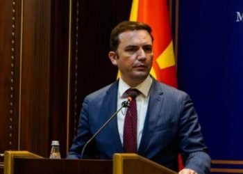 Bujar Osmani ia dorëzon Kosovës e Serbisë propozimin 9-pikësh për daljen nga kriza në veri