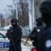 EKSKLUZIVE: Serbët sulmojnë Policinë e Kosovës në veri, dyshohet për paktën një polic të lënduar, thyhen disa vetura dhe dëgjohen disa shpërthime