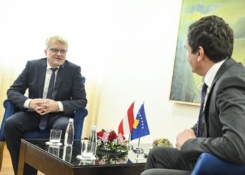 Kryetari i Komunës së Linzit letër Kurtit, e quan “agresion” kidnapimin e policëve, i jep mbështetje për zgjedhjet dhe sundim të ligjit në Veri