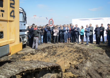 Kurti thërret operatorët që edhe natën të vazhdojnë punimet në rrugën në drejtim të Mitrovicës