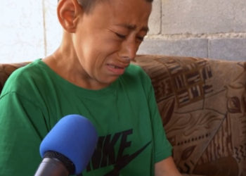 Aliu nga Mitrovica nuk mund të ndal lotët kur rrëfen detajet se si u rrah nga një person