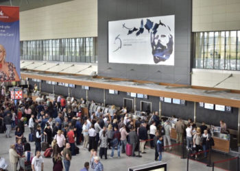 37 aeroplanë aterojnë sot në Prishtinë
