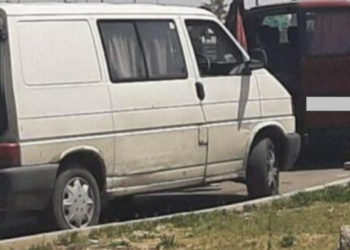 Shoferët e furgonëve në Mitrovicë kapen për udhëtarë, kërcënohet dhe sulmohet 36-vjeçari