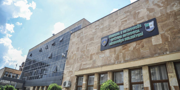 Komunarët e Mitrovicës shpenzuan gati 2 mijë euro për punëtori në Bogë të Pejës