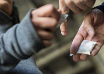 Në mungesë të parave, ia mbajti peng telefonin – Policia bastis banesën e dillerit  të drogës në Mitrovicë