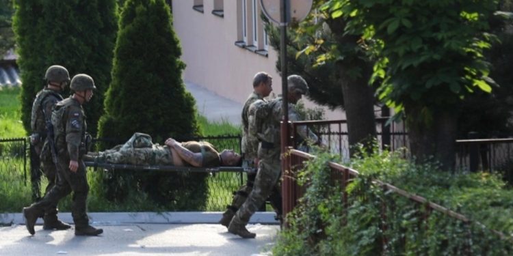 I amputohet këmba ushtarit të KFOR-it hungarez që u plagos gjatë tensioneve në Zveçan