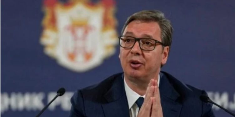 Vuçiq ngacmon Kurtin: Grushtat në Kuvend tregojnë se demokracia s’është në nivelin e lartë