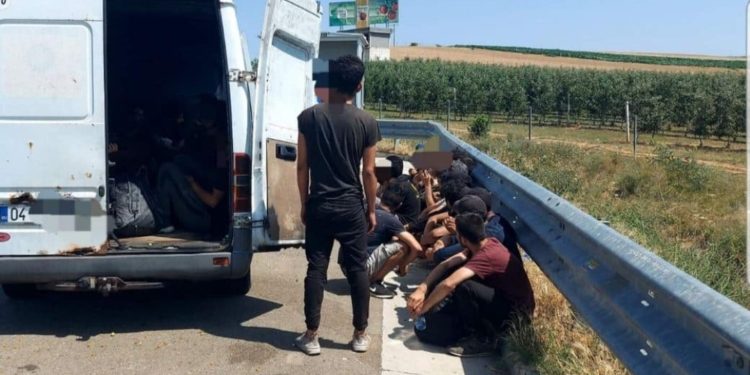 Tentuan të kontrabandonin sirianë dhe egjiptianë, bien në pranga dy kosovarë në Zveçan