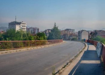 E konfirmon Policia vdekjen e një personi pasi ra nga ura në Mitrovicë, jep detaje të viktimës