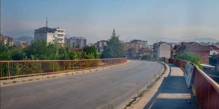 E konfirmon Policia vdekjen e një personi pasi ra nga ura në Mitrovicë, jep detaje të viktimës