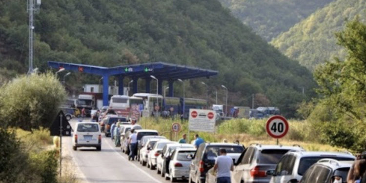 1 orë pritje për hyrje të Dheu i Bardhë, 1 orë e gjysmë për dalje nga Merdarja
