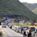 1 orë pritje për hyrje të Dheu i Bardhë, 1 orë e gjysmë për dalje nga Merdarja