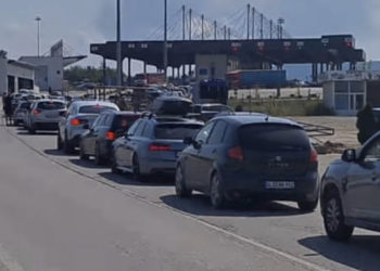 Mbi një orë pritjet në dalje të Merdares