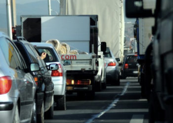 Kthehen kolonat e mëdha në dalje të Kosovës, pritje në Merdar dhe te Dheu i Bardhë