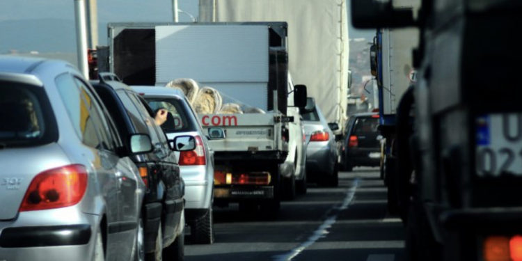 Kthehen kolonat e mëdha në dalje të Kosovës, pritje në Merdar dhe te Dheu i Bardhë