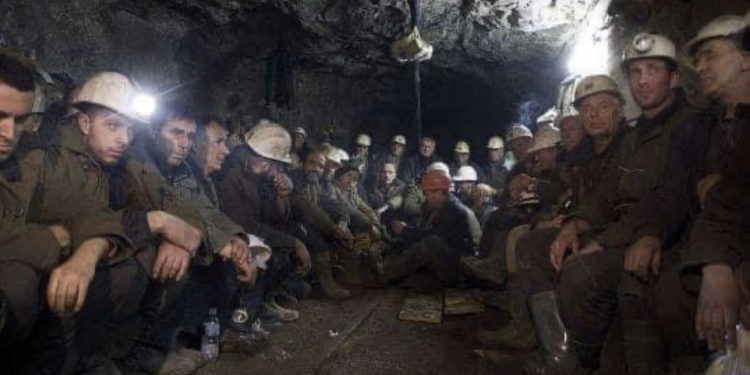 ​Ndëshkohen 151 minatorët e Trepçës që mbajtën grevë
