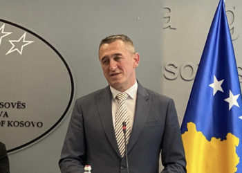 Rashiq thotë se prapa dorëheqjeve të policëve serbë në veri qëndron Beogradi