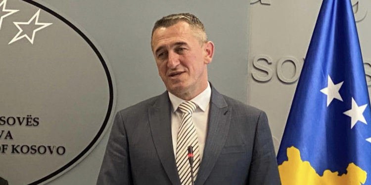 Rashiq thotë se prapa dorëheqjeve të policëve serbë në veri qëndron Beogradi