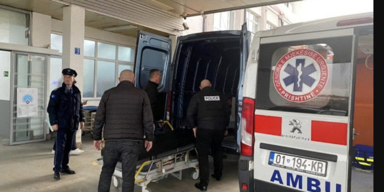 I mituri në Mitrovicë qëllon me armë aksidentalisht shokun, 15-vjeçari dërgohet në Emergjencë