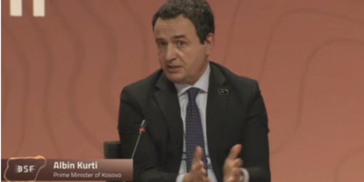 Kurti duartrokitet në Slloveni, ia mbyllë gojën Bërnabiqit me disa fjalë