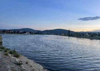 Ndryshon moti: Sot pritet të ketë reshje shiu e shkarkime rrufesh