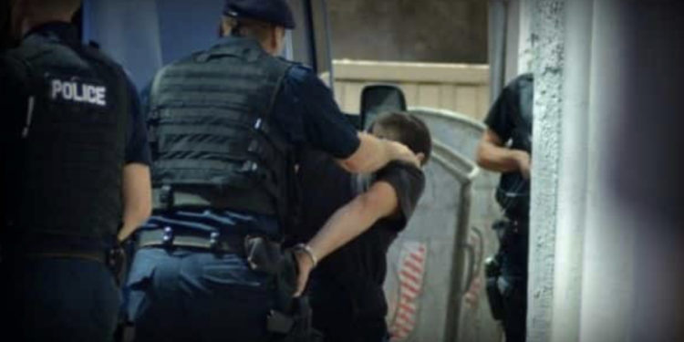 Dy të arrestuar pas ndeshjes KF Vëllaznimi – KF Trepça, tifozët kapen me thika e shufër hekuri