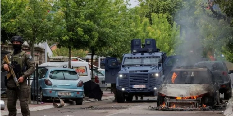 BE-ja e shqetësuar me situatën në veri, kërkon hapa të mëtejshëm nga Qeveria