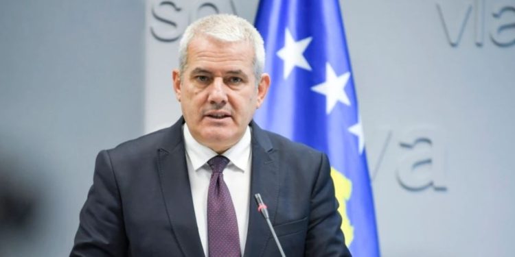 Sveçla flet për aksionin në Veri, mjetet e rrezikshme të konfiskuara i lidh me “botën serbe”