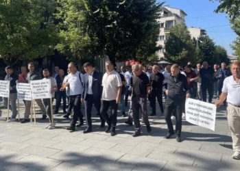 Protestojnë punëtorët e sigurimit fizik të KEK-ut, kërkojnë takim urgjent me Kurtin