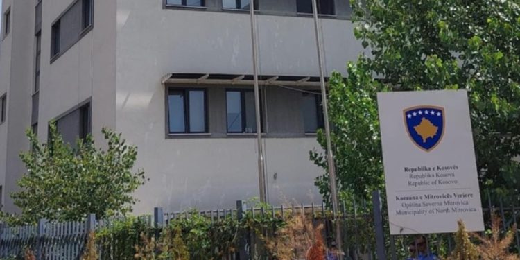 Kryetarët veriorë – a duhet të shkarkohen apo të dorëhiqen? Dalin qëndrimet e para