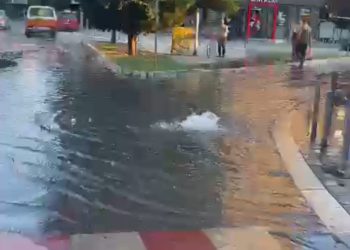 Ujësjellësi del me sqarim, tregon pse shpërtheu uji nëpër qendrën e Mitrovicës