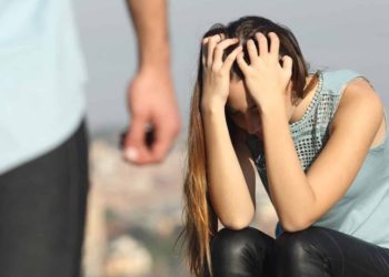 Gruaja në Mitrovicë denoncon burrin për dhunë në familje, vetë kërkon ndihmë në spital