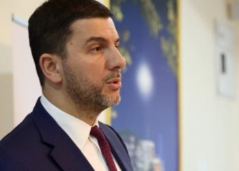 Krasniqi për vendimin e MASHT rreth librave: Skandali nuk po ia pret skandalin kësaj Qeverie