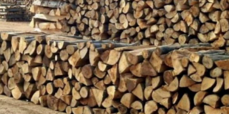 Qytetarët i shohin drutë si alternativë për ngrohje gjatë dimrit, kaq po shitet metri i tyre