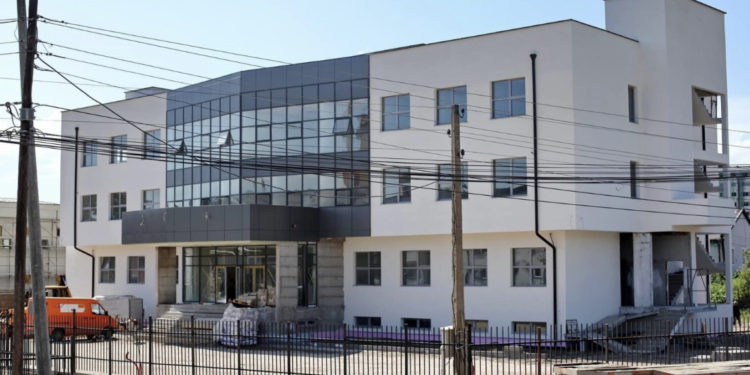 Gjykata vendos dy policët në Mitrovicë: Njëri denohet ndërsa tjetra lirohet