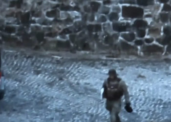 Të veshur sikur ushtarë e të armatosur deri në dhëmbë: Kurti publikon pamjet e grupit kriminal serb në veri