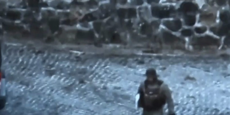 Të veshur sikur ushtarë e të armatosur deri në dhëmbë: Kurti publikon pamjet e grupit kriminal serb në veri