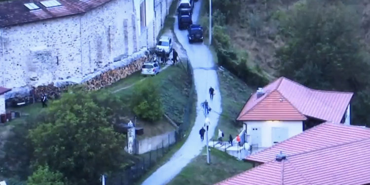 Ekskluzive: Policia e Kosovës e plagos edhe një sulmues në zonën e “nxehtë” në veri  Burime të Indeksonline , kanë bërë të ditur se përveç një të vrari është edhe një tjetër sulmues i plagosur rëndë, të cilët kanë sulmuar mbi Policinë e Kosovës.  Policia e ka konfirmuar vrasjen e një pjestari të armatorur në veri të Koëovës.