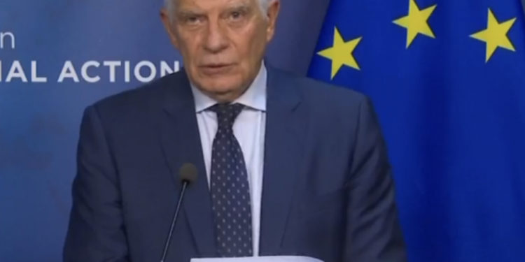 Borrell u telefonon Kurtit e Vuçiqit, kërkon të kthehet qetësia në Veri dhe të lirohen pelegrinët